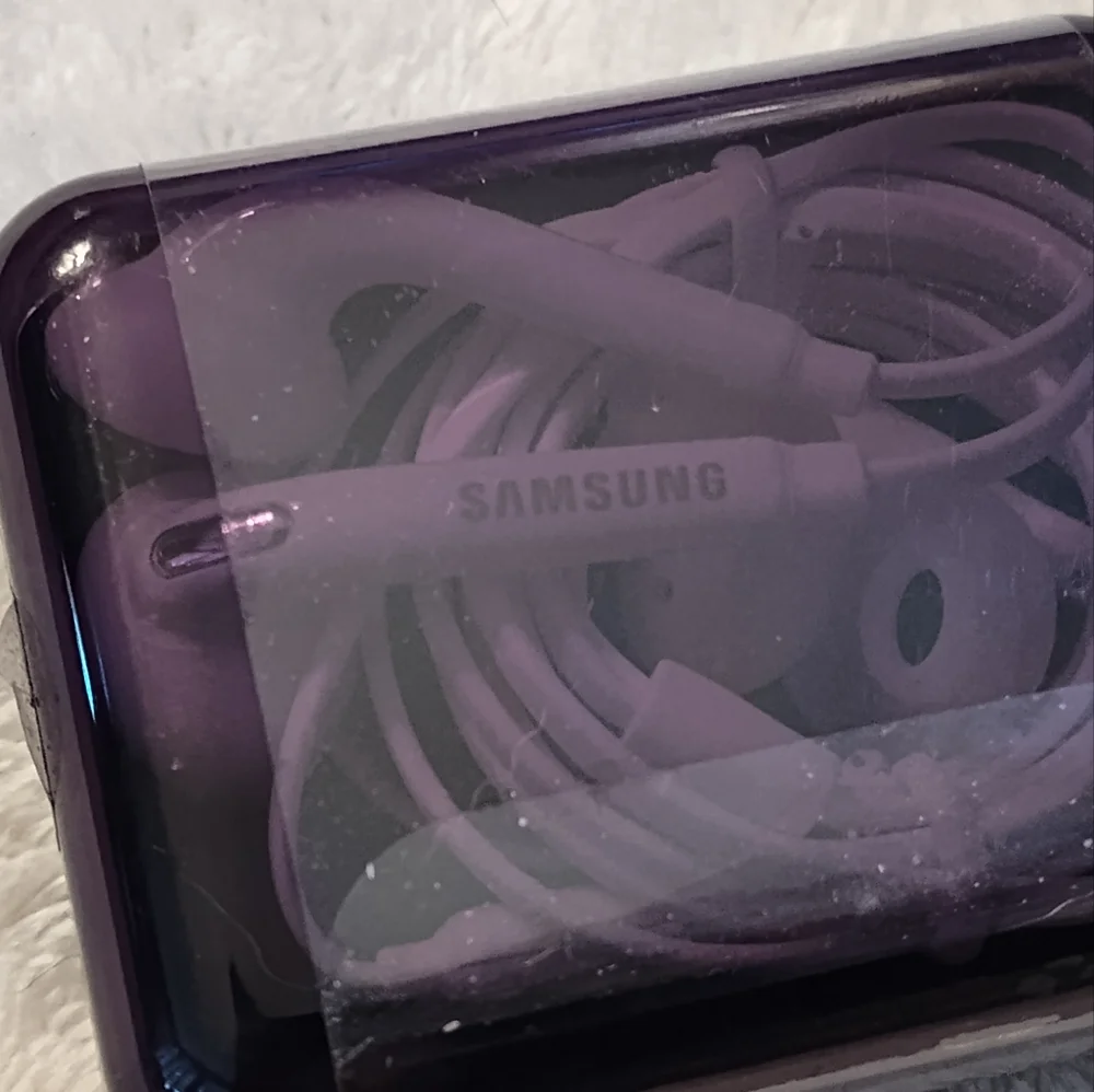 NWT! Samsung Wired Headphones/Ear Buds